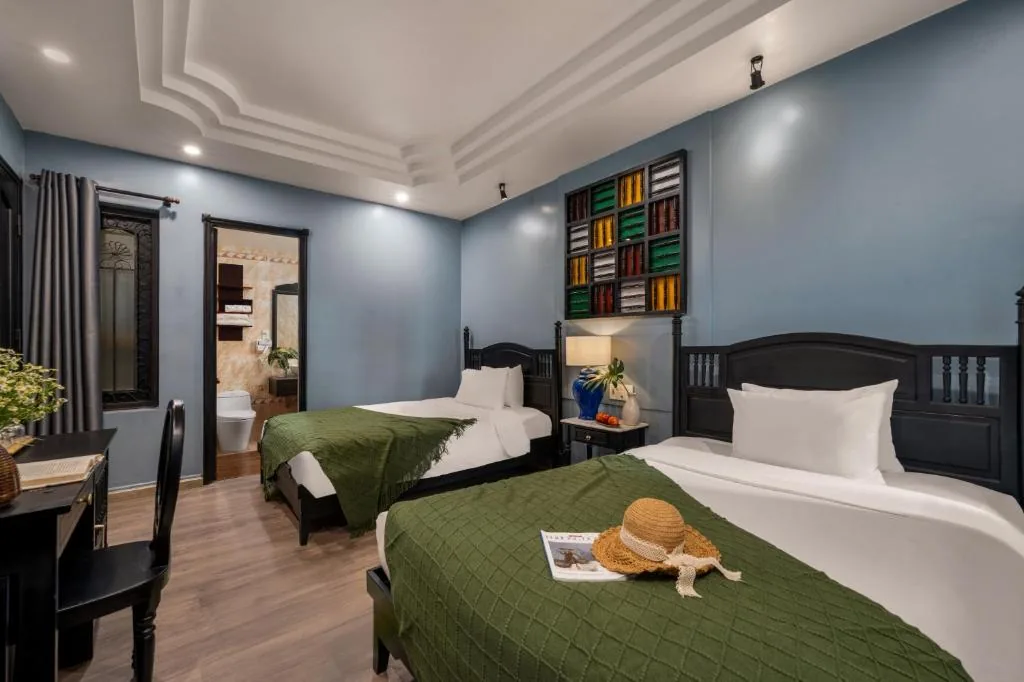 Standard Twin Room — Old Town Hotel